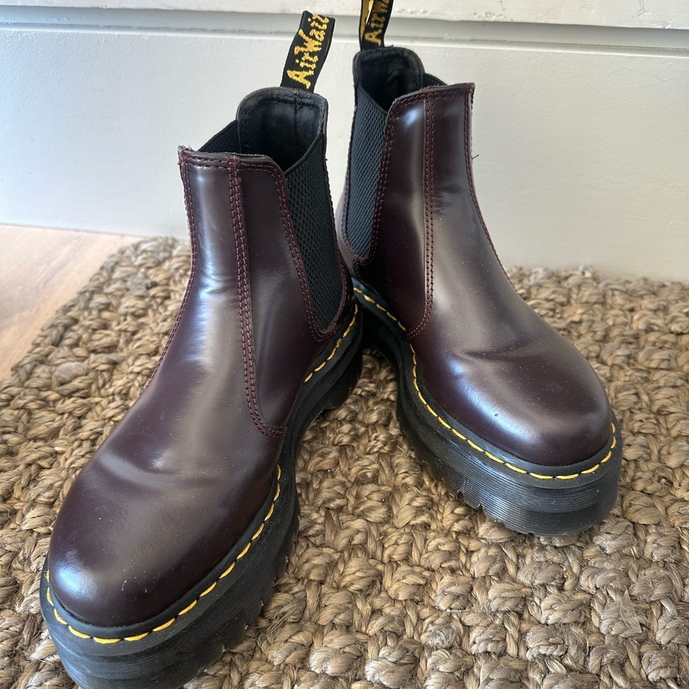 Dr. Martens Awesome Chelsea Boots - Picture 2 of 10